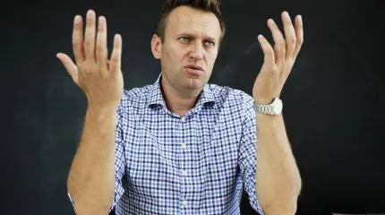 Навальный плюнул в Путина через решётку Навальный плюнул в Путина через решётку