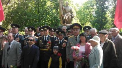 Чернигов в День Победы. Война за будущее Украины не окончена Чернигов в День Победы. Война за будущее Украины не окончена