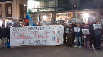 Протестующие в центре Мадрида выступили за разрыв дипотношений с Украиной Протестующие в центре Мадрида выступили за разрыв дипотношений с Украиной