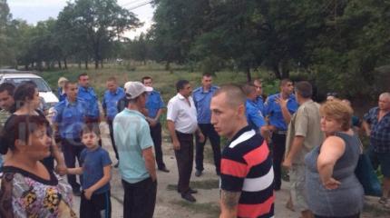 Громи цыган! Убийство девочки спровоцировало расовые разборки Громи цыган! Убийство девочки спровоцировало расовые разборки