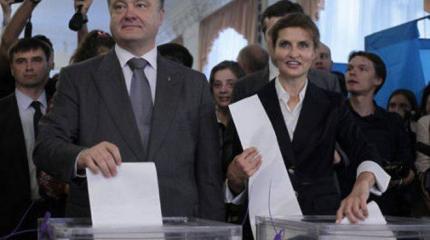 Жена Порошенко в страхе покинула Украину