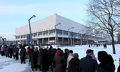 До чего Путин страну довел – посетители выломали двери в Третьяковку