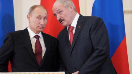 Топорная пропаганда: зачем Запад пугает белорусов Россией? Топорная пропаганда: зачем Запад пугает белорусов Россией?