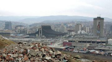 Власти Косово заварили вход в оскверненный храм в Приштине