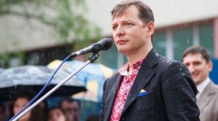 Ляшко атакован яйцами в Ивано-Франковске, напавшие избиты и задержаны Ляшко атакован яйцами в Ивано-Франковске, напавшие избиты и задержаны