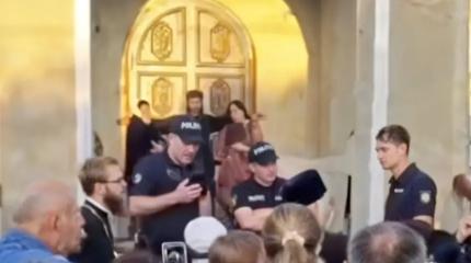 Атаки на Православную церковь в Молдове переходят в рейдерский захват
