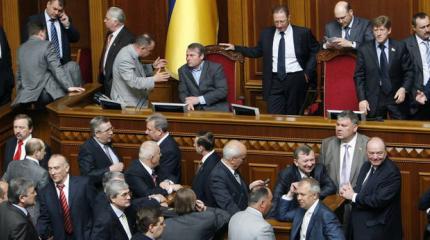Майданное окно возможностей захлопнулось, а в Раде все еще гудят «неправильные пчелы» Майданное окно возможностей захлопнулось, а в Раде все еще гудят «неправильные пчелы»
