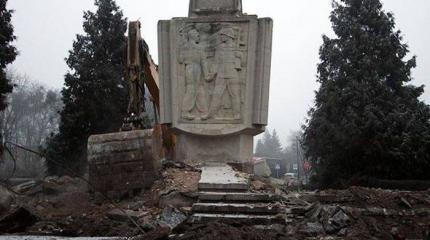 Польша объявила войну… памятникам Польша объявила войну… памятникам