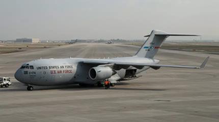 Американский C-17 сел в Москве: эксперт назвал причину секретного визита