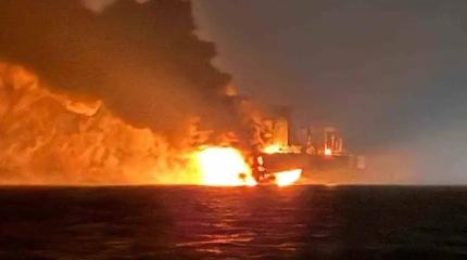 «Последствия нашего миролюбия»: У берегов Турции горит «теневой флот» РФ