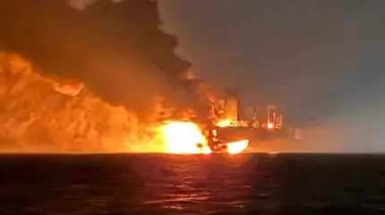 «Последствия нашего миролюбия»: У берегов Турции горит «теневой флот» РФ