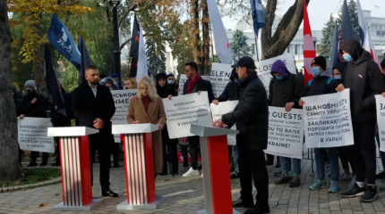 Сотрудники закрытых Зеленским телеканалов напомнили о себе Сотрудники закрытых Зеленским телеканалов напомнили о себе