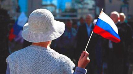 Десятки тысяч крымчан приехали на Украину ради получения загранпаспорта Десятки тысяч крымчан приехали на Украину ради получения загранпаспорта