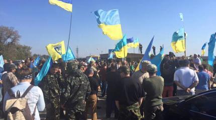 Почему меджлис и «Правый сектор» вцепились в глотки друг друга? Почему меджлис и «Правый сектор» вцепились в глотки друг друга?