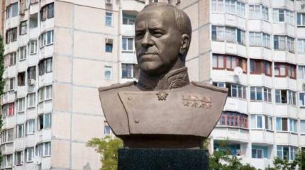 В Одессе по требованию нацистов снесли памятник Жукову накануне Дня Победы В Одессе по требованию нацистов снесли памятник Жукову накануне Дня Победы