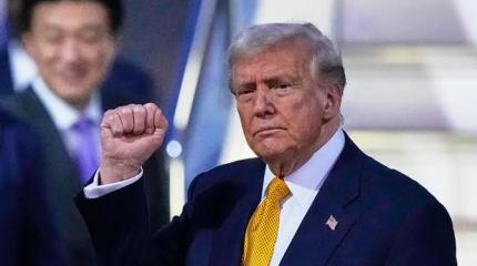 Трамп отправился в азиатское турне тихонько воевать с Китаем Трамп отправился в азиатское турне тихонько воевать с Китаем