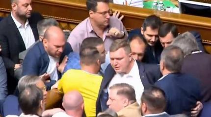 В Верховной раде произошла массовая драка депутатов В Верховной раде произошла массовая драка депутатов