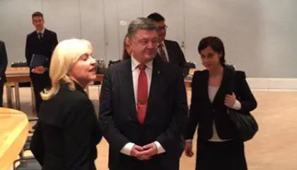 Премьер Баварии заставил Порошенко дожидаться встречи в коридоре Премьер Баварии заставил Порошенко дожидаться встречи в коридоре