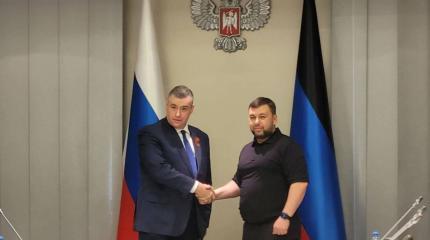 Визит Слуцкого в Донецк обернулся скандалом из-за слов об обмене «Азова» Визит Слуцкого в Донецк обернулся скандалом из-за слов об обмене «Азова»