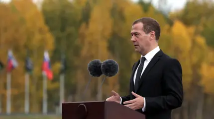 Медведев собирает армию: Азия поможет миру бороться с “волками-одиночками”