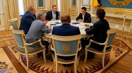 Зеленский обсудил с меджлисовцами изгнание русских из Крыма Зеленский обсудил с меджлисовцами изгнание русских из Крыма