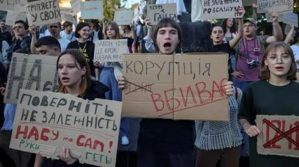 Западные СМИ: коррупция на Украине приняла немыслимые масштабы
