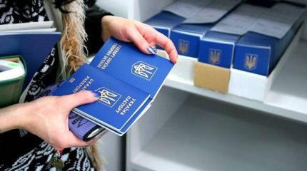 «Настоящий ад»: Киев издевается над жителями ДНР при выдаче загранпаспортов