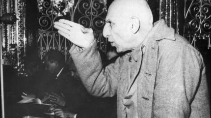 С ног на голову. Кому выгодны государственные перевороты