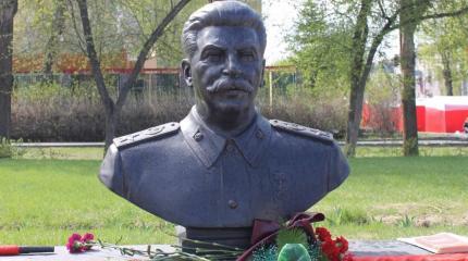Мэрия Новосибирска не может найти место бюсту Сталина Мэрия Новосибирска не может найти место бюсту Сталина