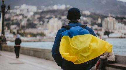 «Дайте мне счет в гривнах!» — украинец устроил скандал на пляже Крыма «Дайте мне счет в гривнах!» — украинец устроил скандал на пляже Крыма