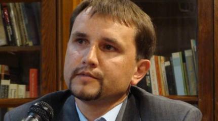 Вятрович предложил «денацифицировать» жителей Донбасса Вятрович предложил «денацифицировать» жителей Донбасса