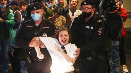«Долой царя!» власть не простит: 147 человек задержаны в Москве «Долой царя!» власть не простит: 147 человек задержаны в Москве