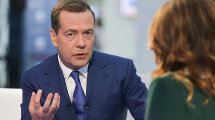 Медведев предупредил ведомства: На Ближнем Востоке стреляют Медведев предупредил ведомства: На Ближнем Востоке стреляют