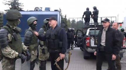 На пороге эпохи титанов — Лукашенко и толпа На пороге эпохи титанов — Лукашенко и толпа