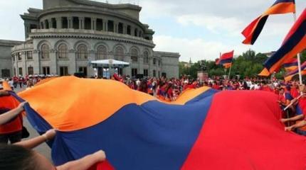 Армения 30 лет спустя: к независимости через бедствия, войны и потери Армения 30 лет спустя: к независимости через бедствия, войны и потери