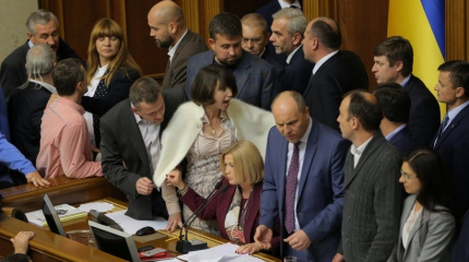 Вершина «декоммунизации» Украины - народных депутатов переименуют в членов Вершина «декоммунизации» Украины - народных депутатов переименуют в членов
