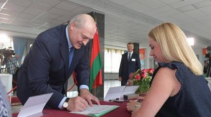 Лукашенко заигрался в любимцы народа Лукашенко заигрался в любимцы народа