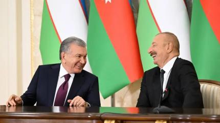 Двуличие Узбекистана: сближается с Баку и Западом, сидит на шее у России
