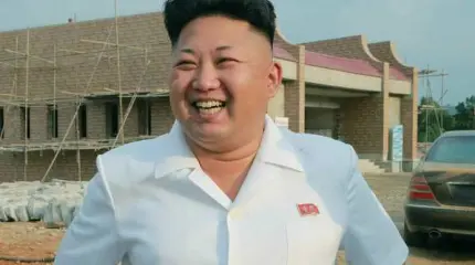 Оркестры, флаги и улыбка Ким Чен Ына Оркестры, флаги и улыбка Ким Чен Ына