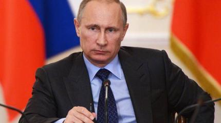 В недрах Кремля кипит работа В недрах Кремля кипит работа