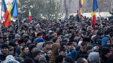 Майдан в Кишиневе: в центре города собрались тысячи протестующих