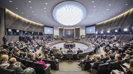 Терпящая кризис НАТО превратилась в синекуру для стареющих политиков Терпящая кризис НАТО превратилась в синекуру для стареющих политиков