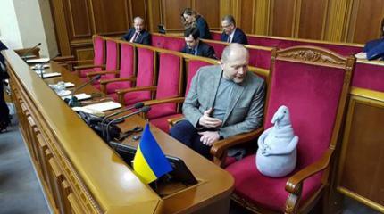 Нардеп Борислав Береза принес в Раду Ждуна Нардеп Борислав Береза принес в Раду Ждуна
