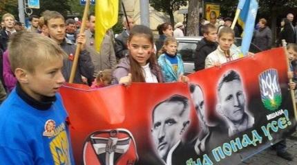 Киев решил заставить школьников перед уроками петь марш УПА Киев решил заставить школьников перед уроками петь марш УПА