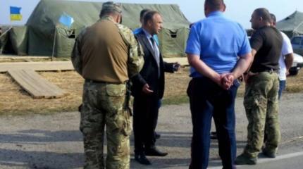 Активисты блокады Крыма просят у Киева повысить расценки за охрану границы Активисты блокады Крыма просят у Киева повысить расценки за охрану границы