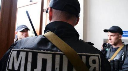 Милиция Киева начала задерживать участников столкновений на гей-параде Милиция Киева начала задерживать участников столкновений на гей-параде