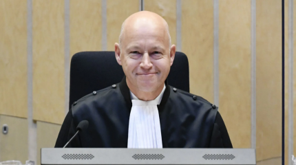 DWB: голландский судья по делу MH17 Хендрик Стинхейс попался на лжи о РФ DWB: голландский судья по делу MH17 Хендрик Стинхейс попался на лжи о РФ