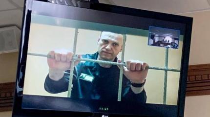 С общего на строгий: Навальный меняет «место пребывания» С общего на строгий: Навальный меняет «место пребывания»