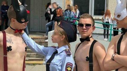 Школьное БДСМ-шоу как часть большого парада сатанизма Школьное БДСМ-шоу как часть большого парада сатанизма