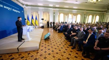 Двенадцать тезисов Зеленского, или Чем займутся украинские дипломаты
